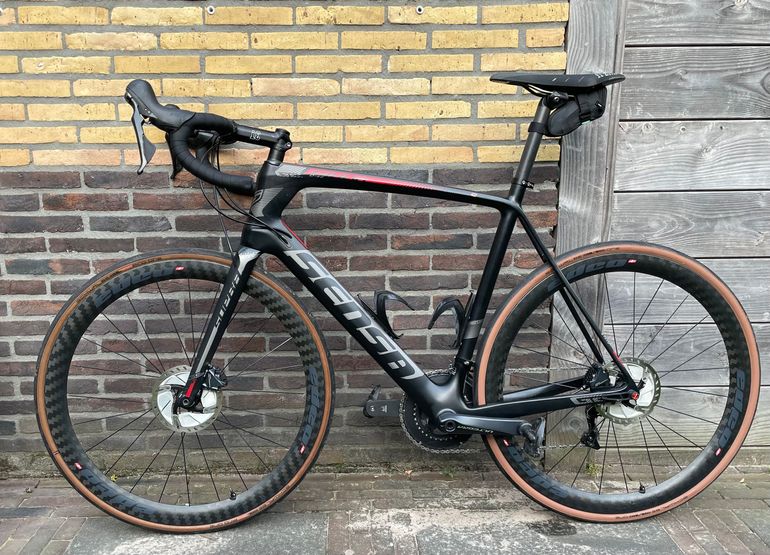 Used Sensa Giulia G2 Disc Ultegra - EDCO Umbrial Carbon 2018 Road & Gravel, Black — image 2 of 10