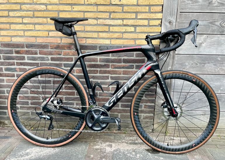 Used Sensa Giulia G2 Disc Ultegra - EDCO Umbrial Carbon 2018 Road & Gravel, Black — image 1 of 10