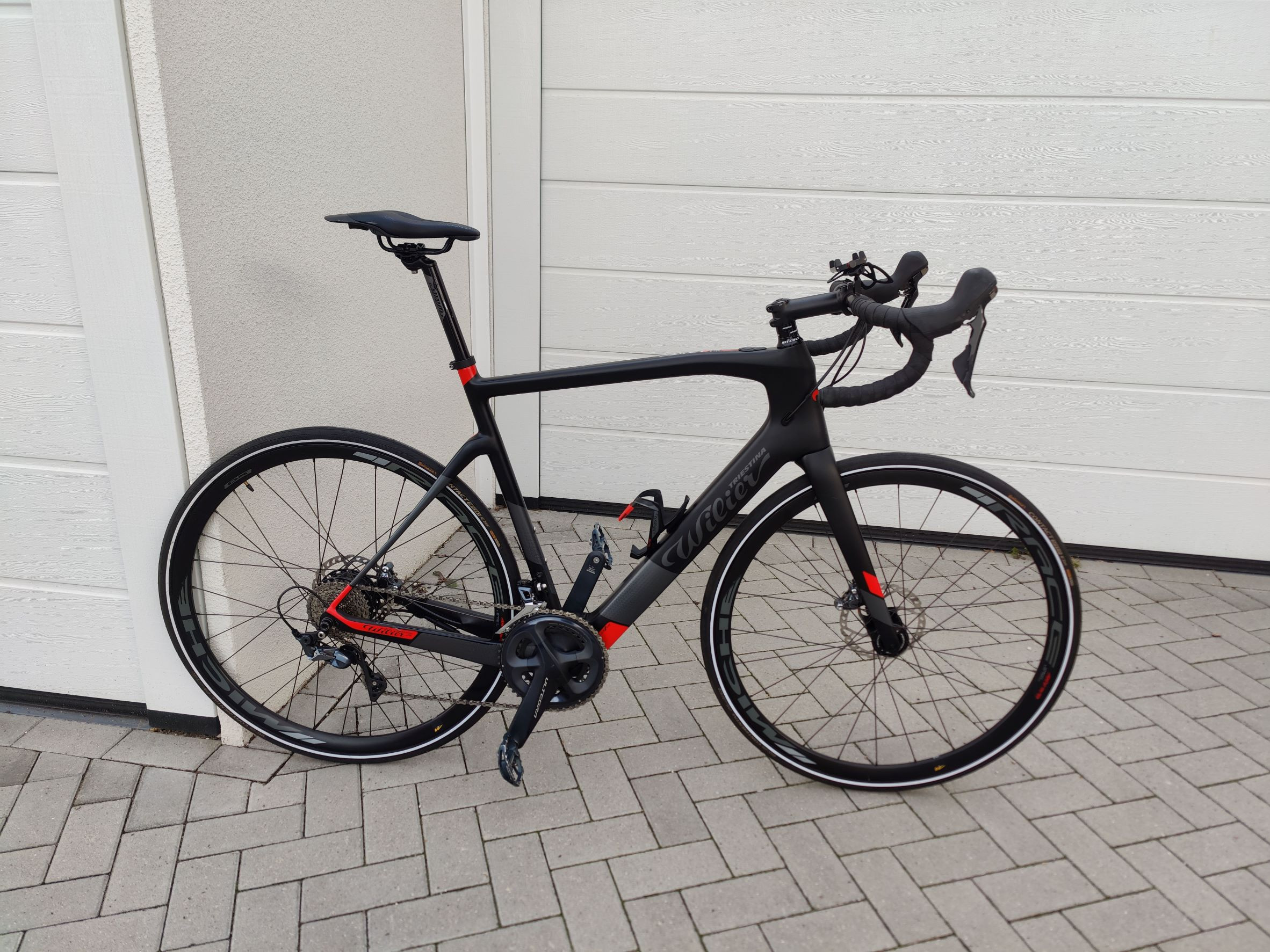 Wilier cento best sale 01 hybrid