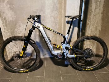 Used Crestline RS180 Silver Edition 2024 Mountainbike, Light Gray, Mixed — image 7 of 8