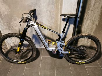 Used Crestline RS180 Silver Edition 2024 Mountainbike, Light Gray, Mixed — image 4 of 8