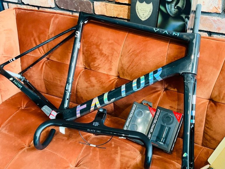 Used Factor O2 VAM Frameset 2021 Road & Gravel, Schwarz — image 1 of 12