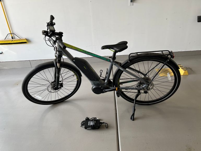 Used IZIP E3 Dash e-bike 2019 Road & Gravel, Black — image 2 of 10
