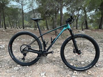 Used Scott Scale RC Team 2022 2022 Mountainbike, Purple, 29 — image 7 of 43