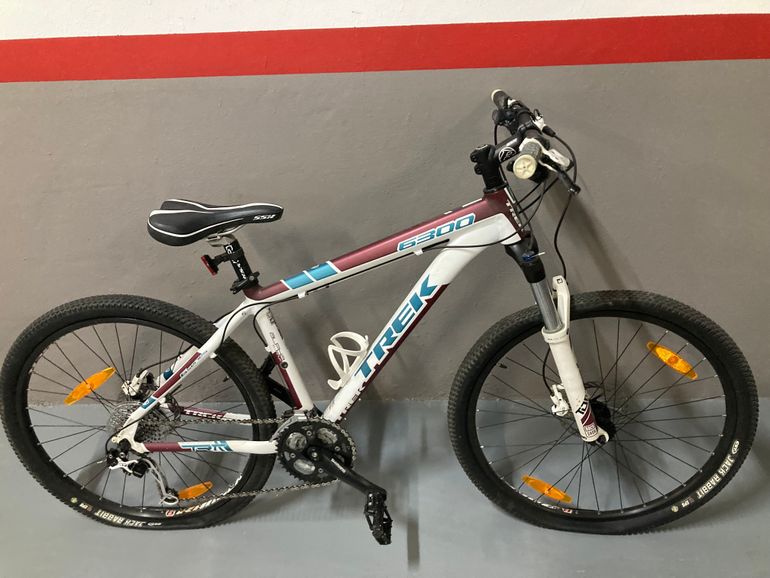 Used Trek 6300 2011 2011 Mountainbike, White, 26 — image 2 of 5