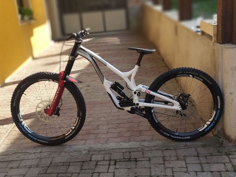 Commencal Supreme v4.2 full Enve carbon used in M buycycle UK