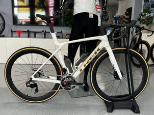 Trek - Madone SLR 8 AXS Gen 8, 2025