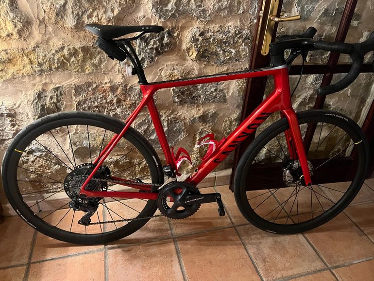 Used Canyon Endurace CF SL Disc 8.0 Di2 Aero 2019 Road & Gravel, Red — image 1 of 7