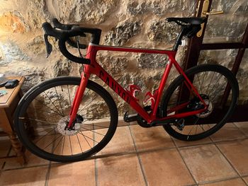 Used Canyon Endurace CF SL Disc 8.0 Di2 Aero 2019 Road & Gravel, Red — image 3 of 7