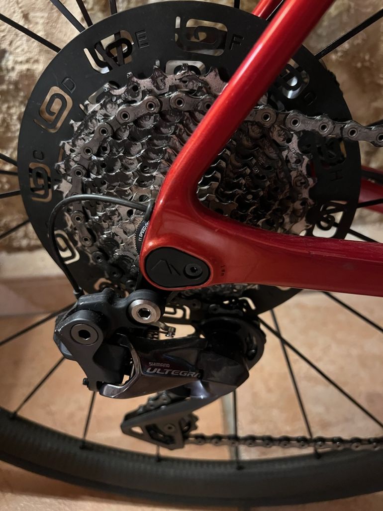Used Canyon Endurace CF SL Disc 8.0 Di2 Aero 2019 Road & Gravel, Red — image 6 of 7