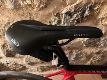 Used Canyon Endurace CF SL Disc 8.0 Di2 Aero 2019 Road & Gravel, Red — image 4 of 7