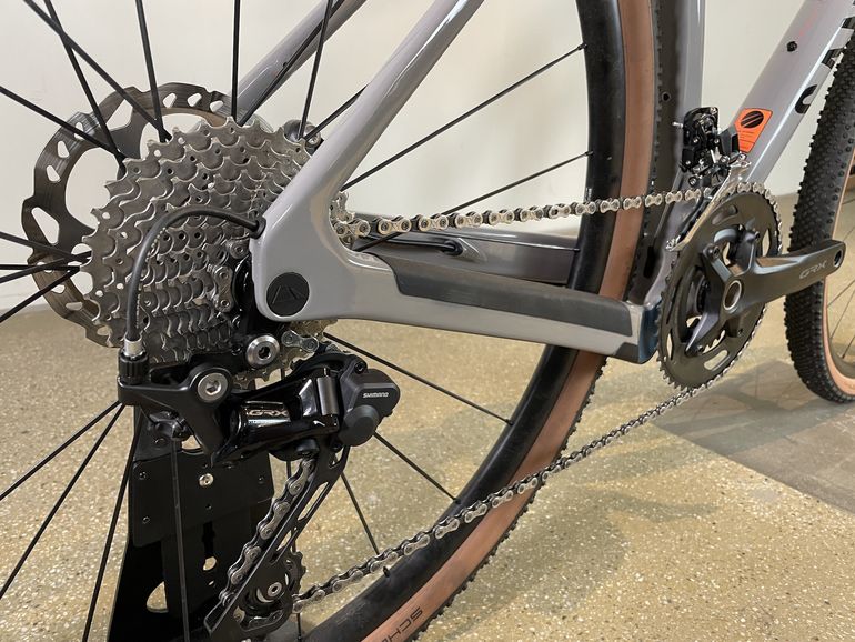 Used Canyon Grizl CF SL 6 2022 Road & Gravel, Light Gray — image 4 of 6