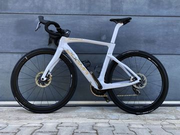 Used Pinarello Dogma F CRYSTAL WHITE + Super Record EPS + Bora WTO 45 2024 Road & Gravel, White — image 4 of 20