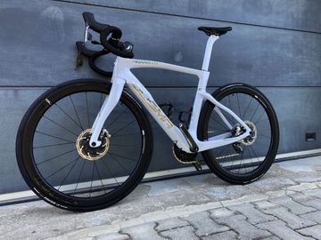 Used Pinarello Dogma F CRYSTAL WHITE + Super Record EPS + Bora WTO 45 2024 Road & Gravel, White — image 5 of 20
