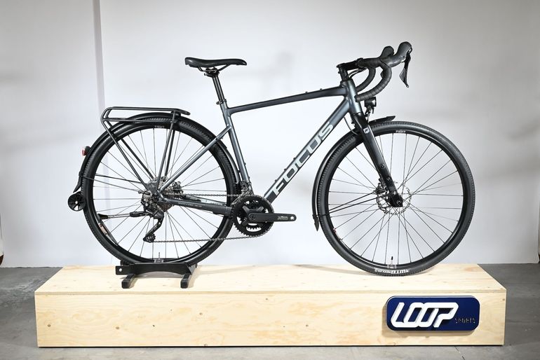 Used Focus ATLAS 6.7 EQP 2023 Road & Gravel, Light Gray — image 1 of 6