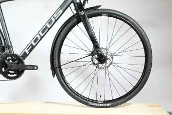 Used Focus ATLAS 6.7 EQP 2023 Road & Gravel, Light Gray — image 3 of 6
