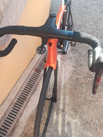 Trek Émonda SL 7 Disc eTap 2021 2021 Road & Gravel usato, Arancione — immagine 5 di 6