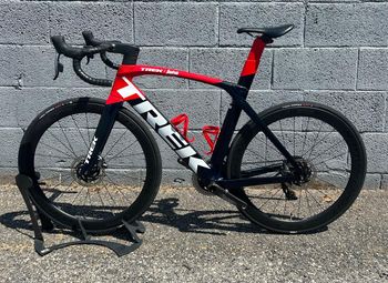 Used Trek Madone SLR 7 AXS Gen 6 2023 2023 Road & Gravel, Red — image 2 of 15