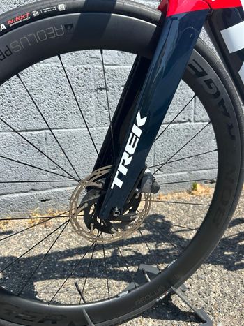 Used Trek Madone SLR 7 AXS Gen 6 2023 2023 Road & Gravel, Red — image 12 of 15