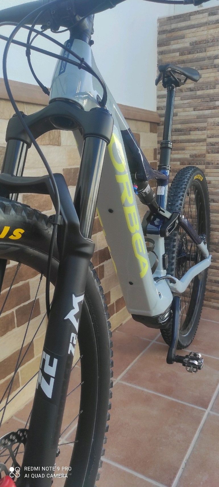 Used Orbea RISE H30 20mph 2024 2024 Mountainbike, Light Gray, 29 — image 3 of 17