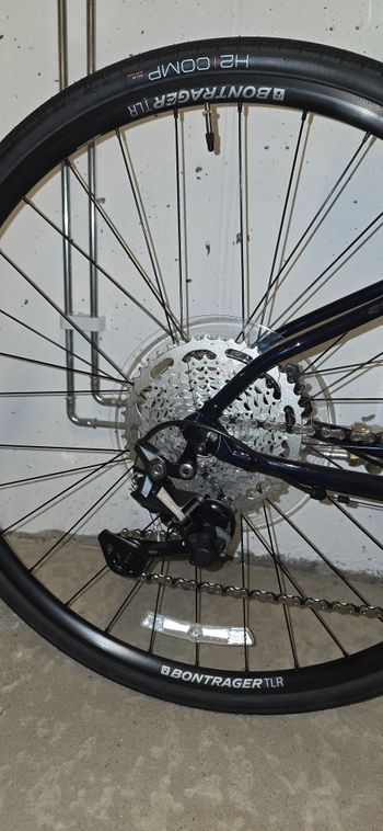 Used Trek FX 3 2024 Road & Gravel, Blue — image 9 of 10