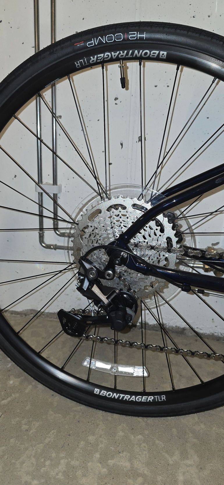 Used Trek FX 3 2024 Road & Gravel, Blue — image 9 of 10