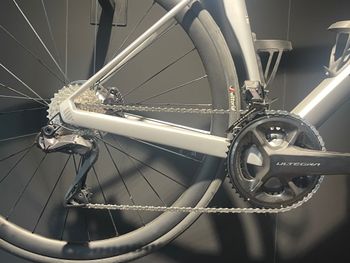 Used BMC Roadmachine 01 FOUR 2024 2024 Road & Gravel, Light Gray — image 3 of 3
