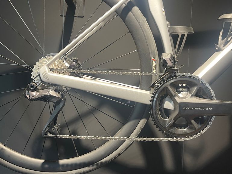 Used BMC Roadmachine 01 FOUR 2024 2024 Road & Gravel, Light Gray — image 3 of 3