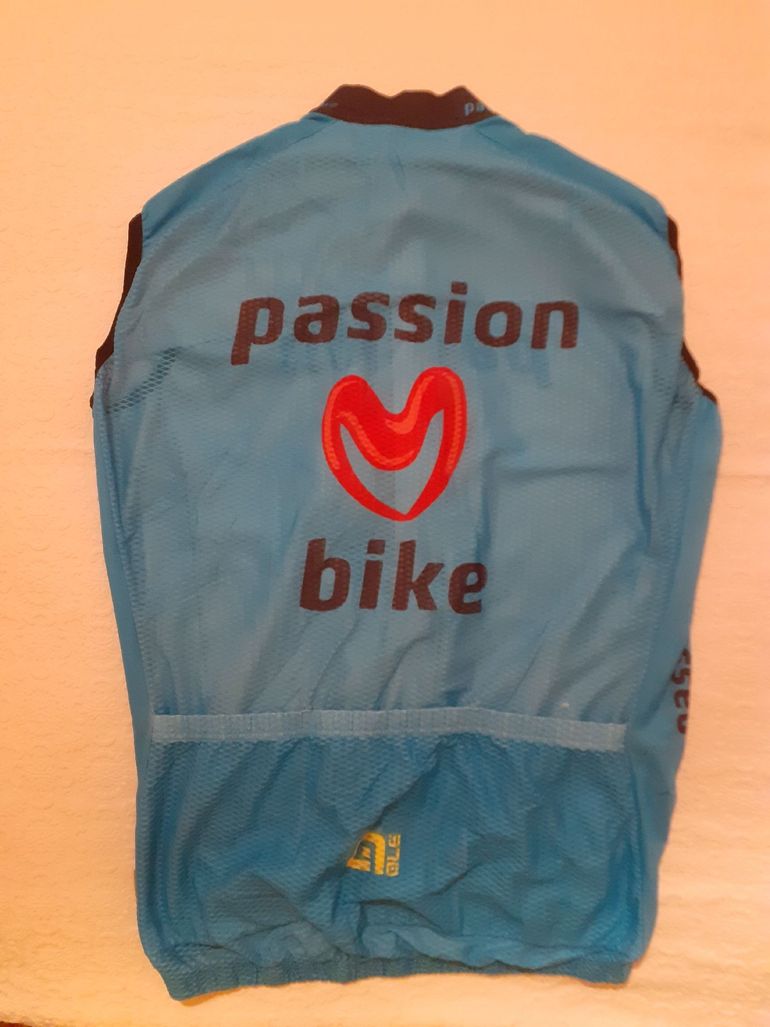Used Ale cycling Giacca smanicata antivento con parte posteriore forata 2017 bike — image 2 of 2