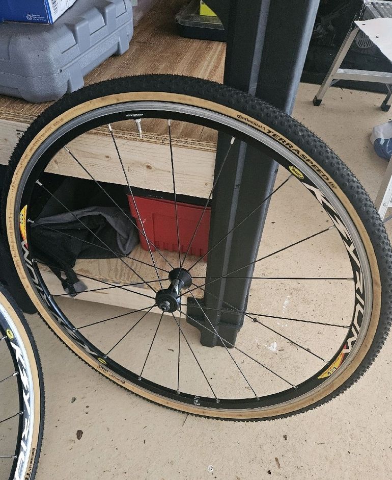Used Mavic kysirium equipe 2010 bike — image 2 of 3