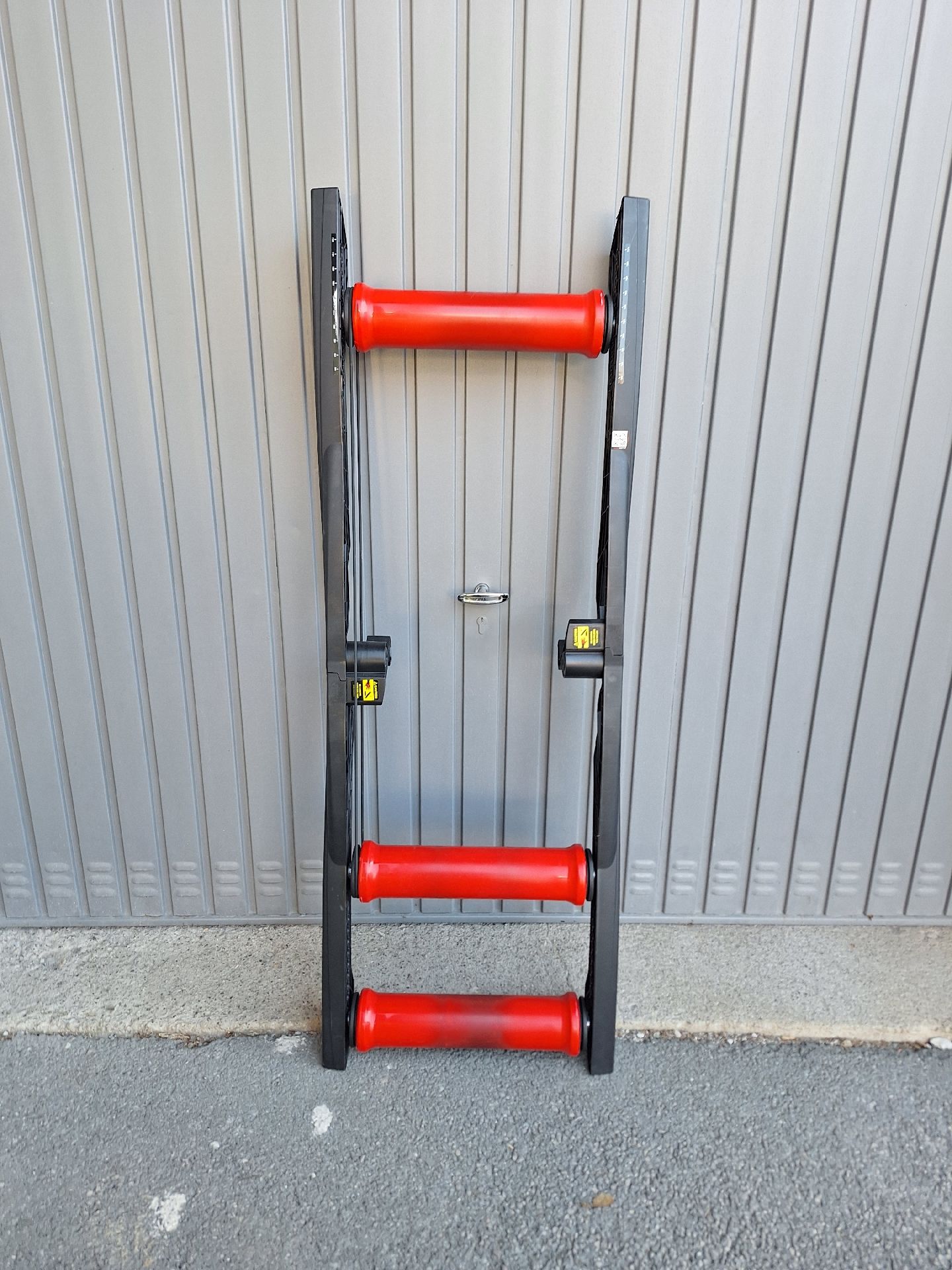 Elite Arion Roller Trainer – Rouleaux D'entraînement Noir/rouge, 69 X 38 X 30,5 Cm