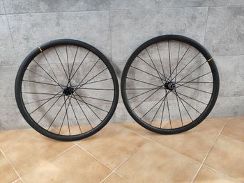 Używany Mavic Ksyrium Pro Carbon UST Disc Road Wheelset - Black / 12mm Front - 142x12mm Rear / Shimano / Pair / 10-11 Speed / Clincher / 700c Wheels