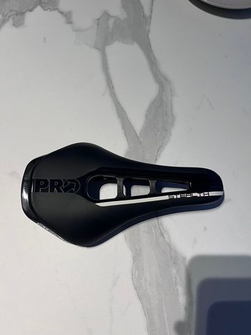 Tweedehands PRO Stealth Performance Zadel 2021 Saddles & Seatposts