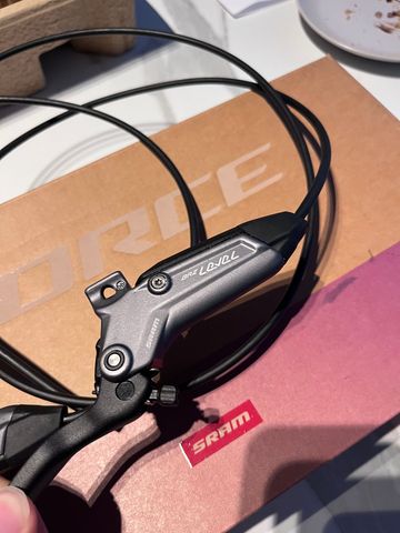 Brugt Sram Level Bronze voor/achter 2024 bike — billede 3 af 3
