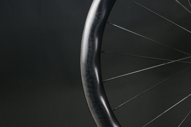 Used Light Bicycle AR465 Flyweight DT SWISS 240 Carbon Laufradsatz 2023 bike — image 5 of 7