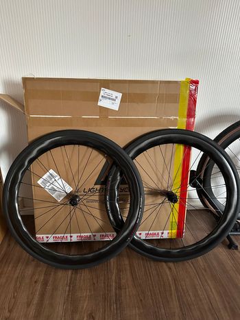 Used Light Bicycle AR465 Flyweight DT SWISS 240 Carbon Laufradsatz 2023 bike — image 2 of 7