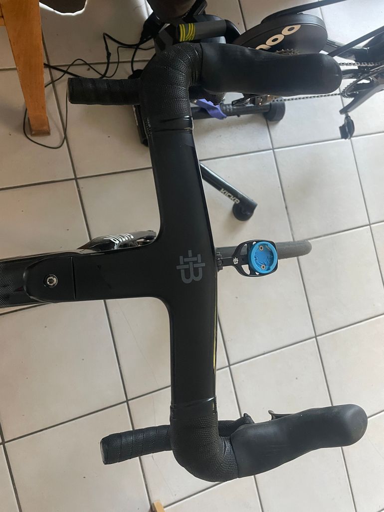 Brugt Black Inc AERO CARBON 2025 bike — billede 1 af 3