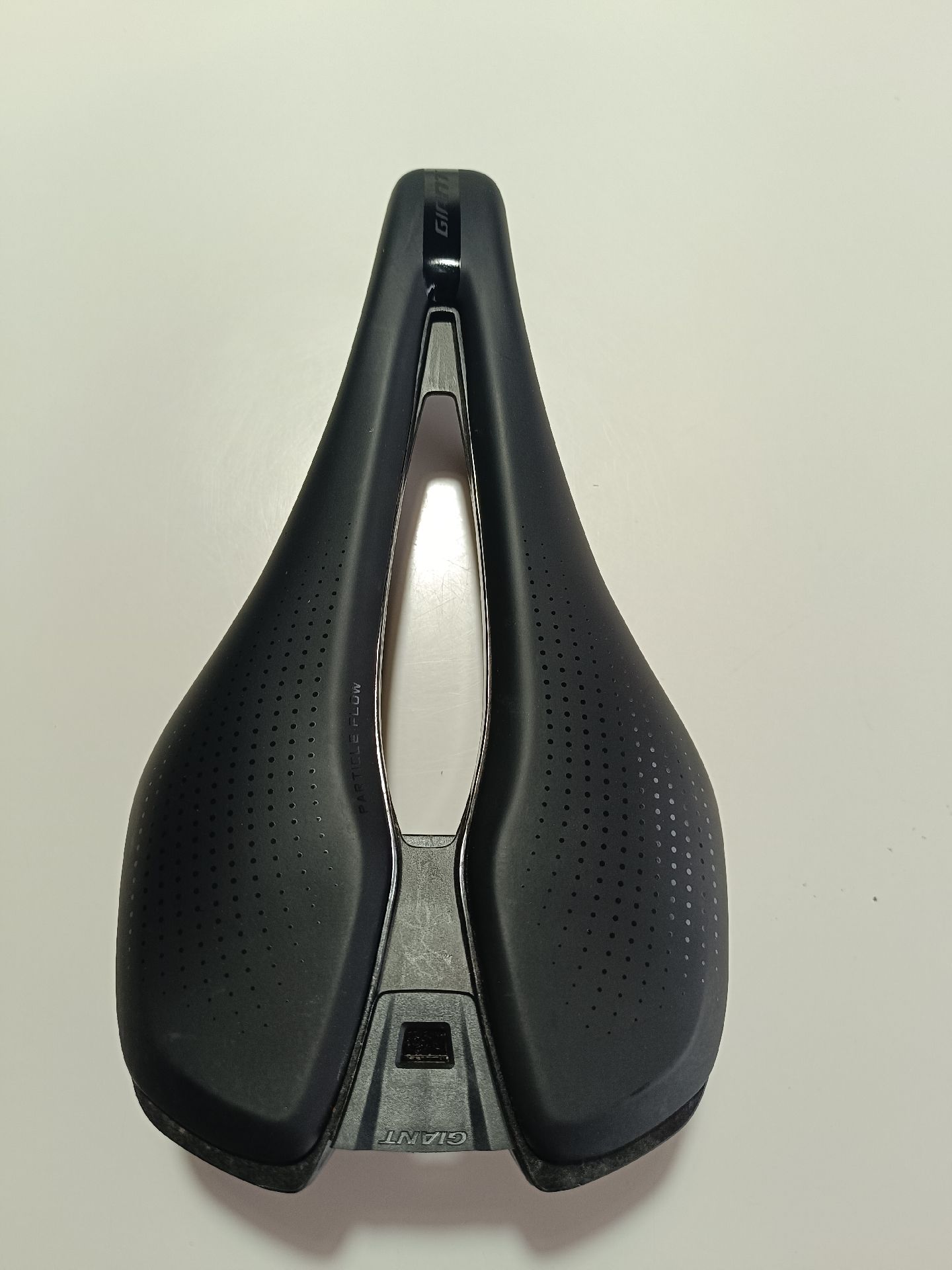 新品未使用』GIANT FLEET SLR ジャイアント カーボン製 サドル