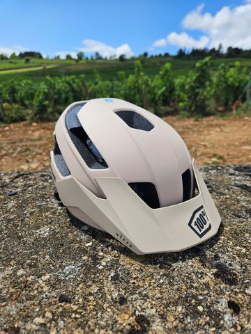 Used 100% Altis Helmet 2025 bike — image 2 of 5