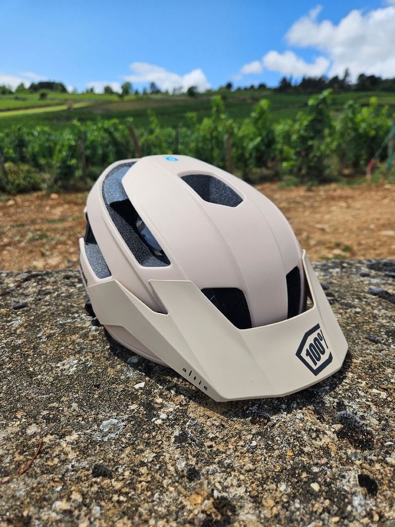 Used 100% Altis Helmet 2025 bike — image 2 of 5