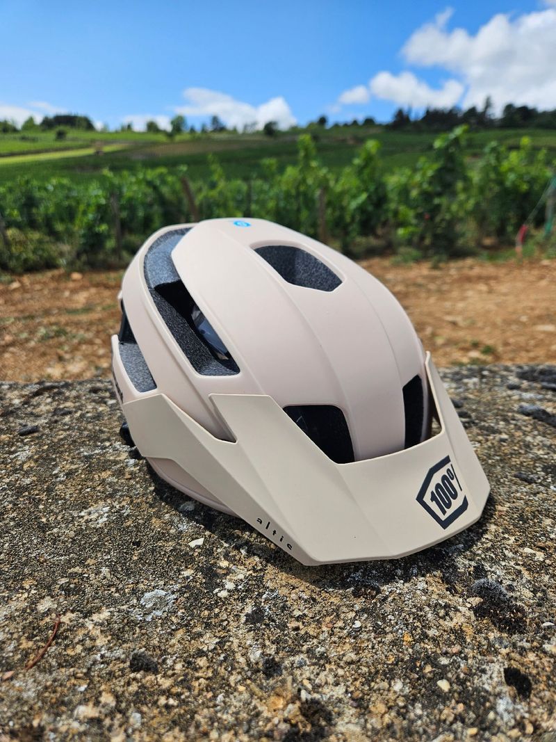 Used 100% Altis Helmet 2025 bike — image 2 of 5