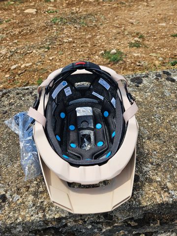 Used 100% Altis Helmet 2025 bike — image 4 of 5