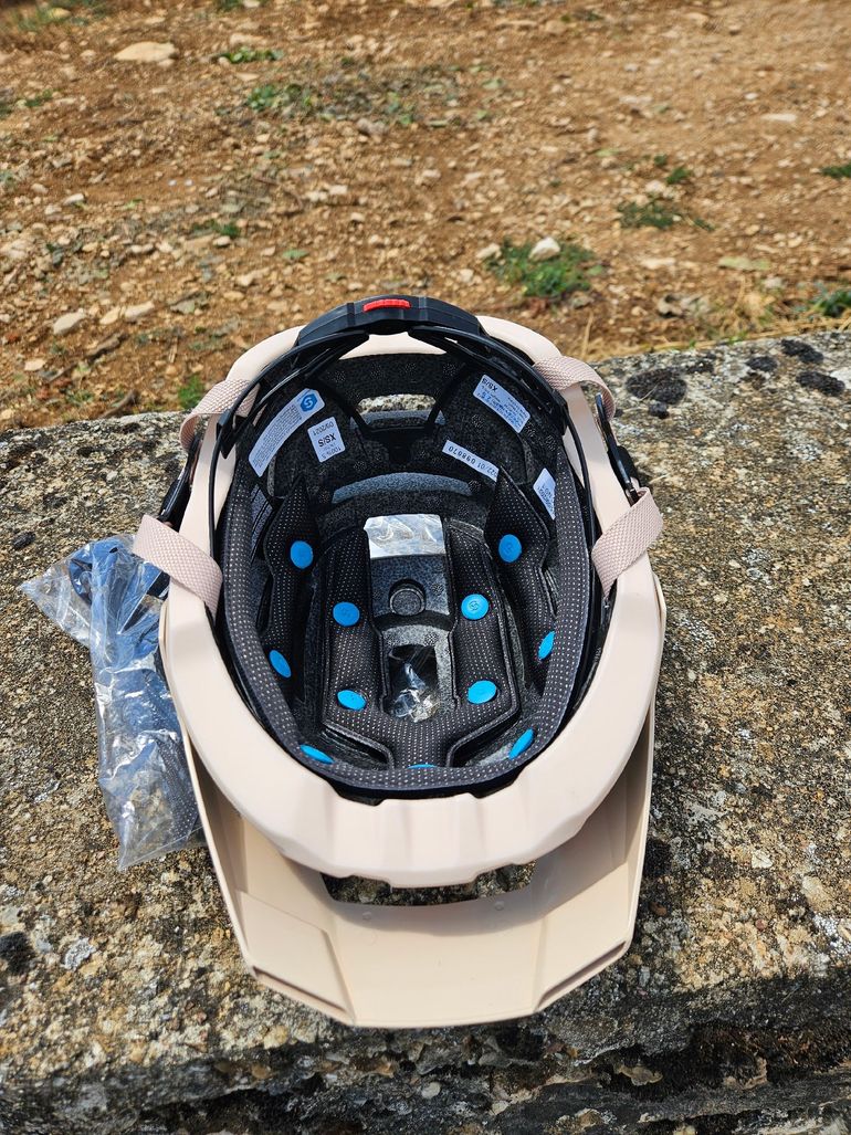 Used 100% Altis Helmet 2025 bike — image 4 of 5