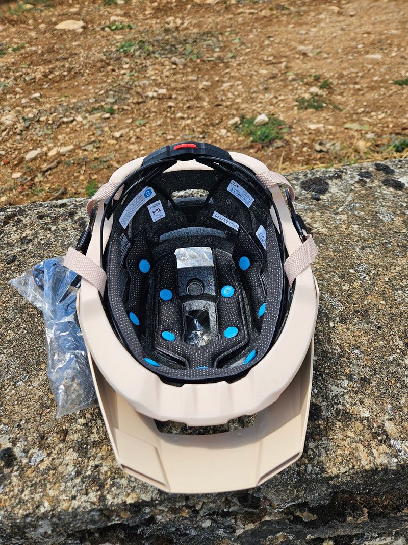 Used 100% Altis Helmet 2025 bike — image 4 of 5