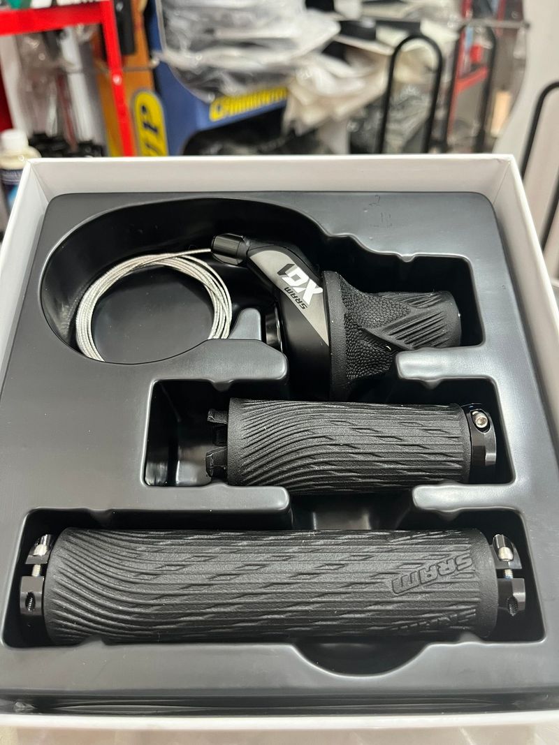 Used Sram X01 Eagle Black Comando Cambio Grip Shift 1x12v 2025 Drivetrain & Pedals