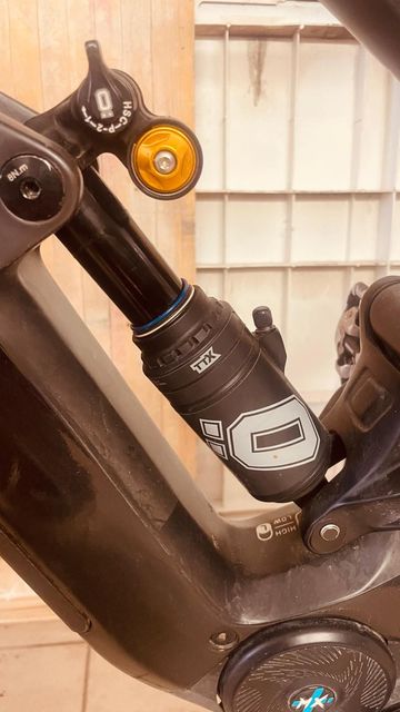 Käytetty Öhlins TTX Air 205 x 65 mm, attacco trunnion 2024 Rear Suspension