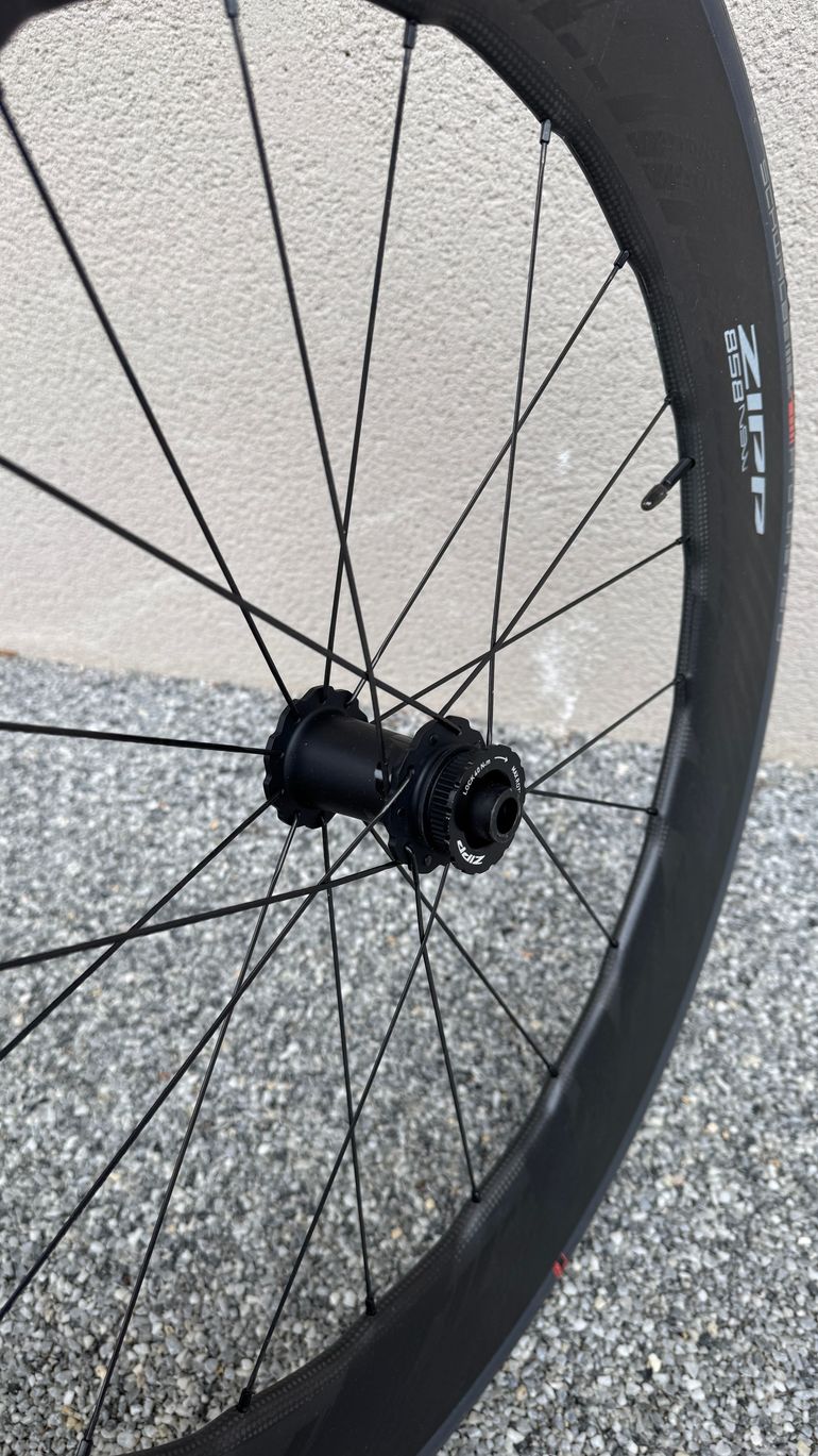 Brugt Zipp 858 NSW 2024 bike — billede 2 af 4