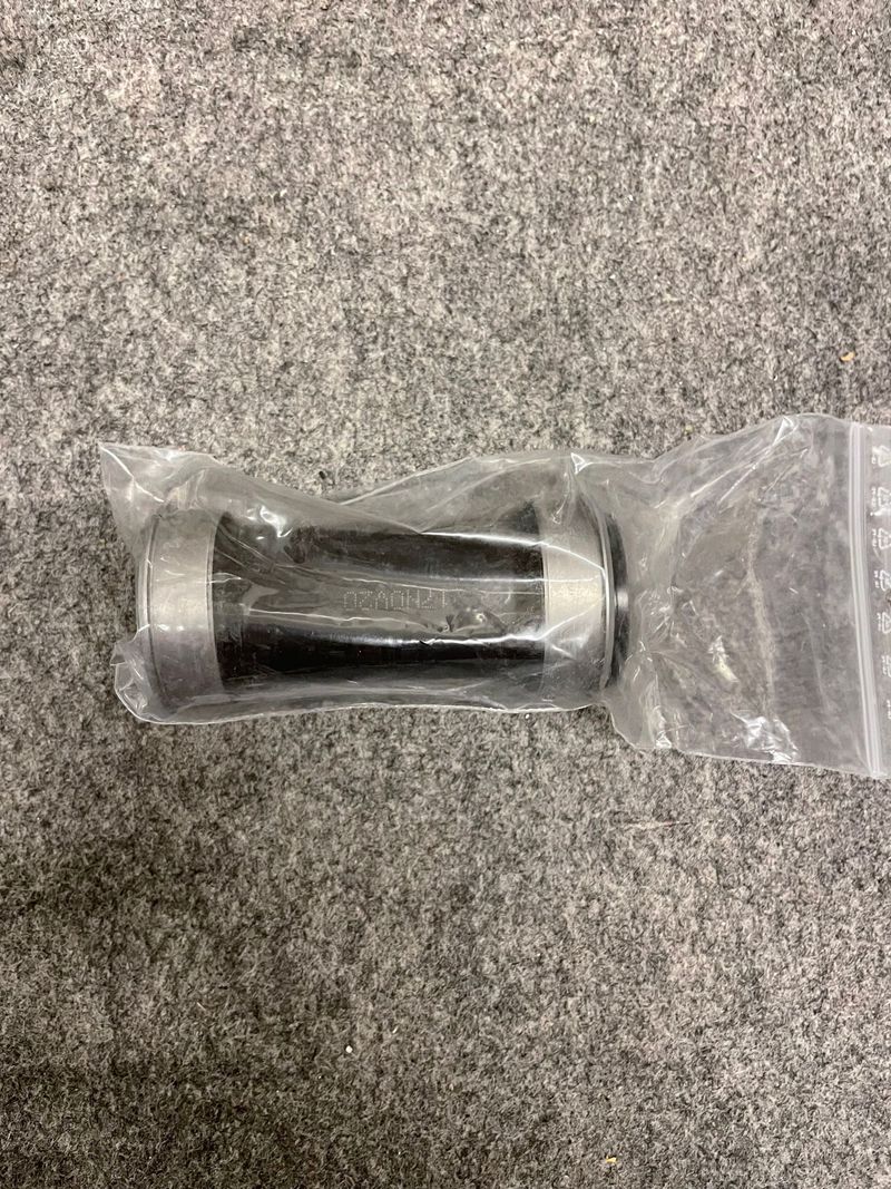 Used SRAM DUB Pressfit 86.5 2024 bike