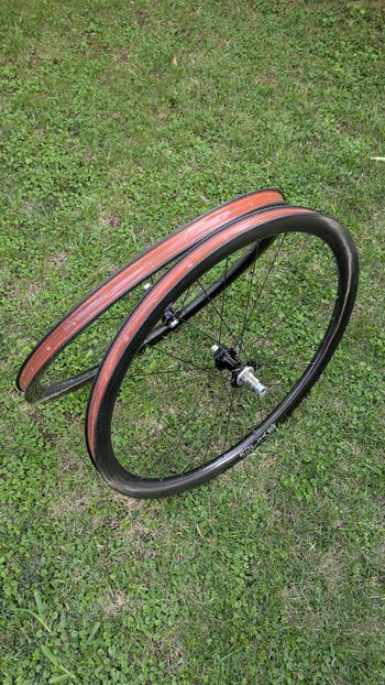 Brugt duke Build by Parallel Rotterdam, 28 aerospokes, carbon rims road/gravel, White Industries CLD hub 2025 Wheels