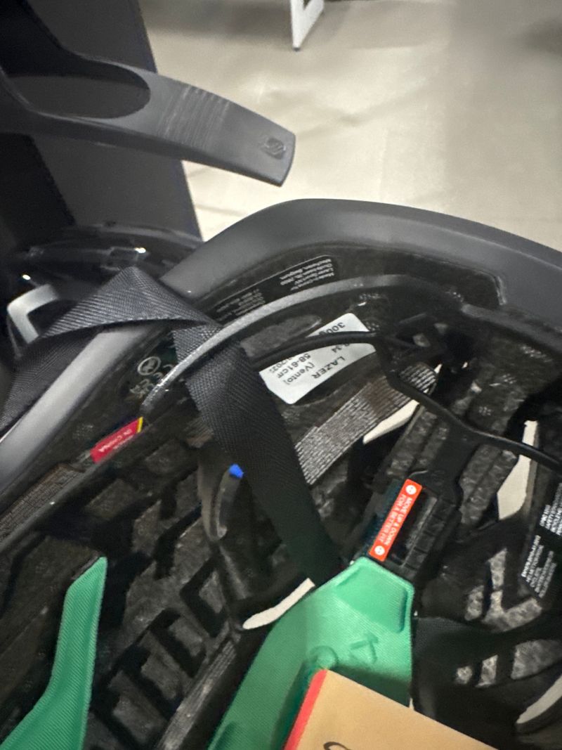 Used Lazer Casco Vento kineticore 2024 bike — image 6 of 7